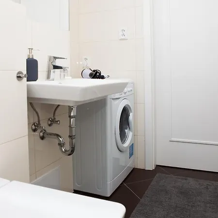 Apartament Simackova 15/42 *